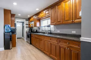 16641 Paulina St, Markham, IL 60428 - Photo 2