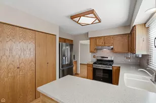 1418 Parkridge Dr, Crystal Lake, IL 60014 - Photo 4