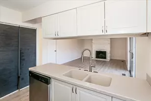 760 Longford Dr, Roselle, IL 60172 - Photo 12