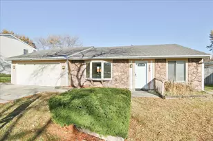 760 Longford Dr, Roselle, IL 60172 - Photo 1