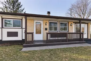 755 Cambridge Ln, Hoffman Estates, IL 60169 - Photo 2