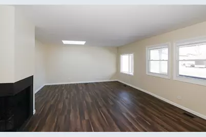 755 Cambridge Lane, Hoffman Estates, IL 60169 - Photo 6