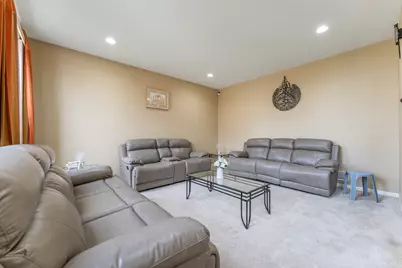 6085 Irene Drive, Hoffman Estates, IL 60192 - Photo 4