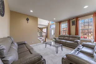 6085 Irene Dr, Hoffman Estates, IL 60192 - Photo 4