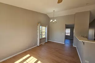 852 Woodewind Dr, Naperville, IL 60563 - Photo 4