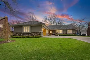 720 Mullady Pkwy, Libertyville, IL 60048 - Photo 1