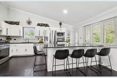 122 W Helen Road, Palatine, IL 60067 - Photo 6