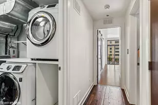 33 W Huron St, Chicago, IL 60654 - Photo 16