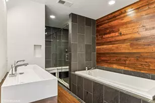 33 W Huron St, Chicago, IL 60654 - Photo 14