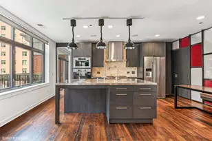 33 W Huron St, Chicago, IL 60654 - Photo 4