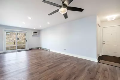 [Address not provided], Carol Stream, IL 60188 - Photo 4