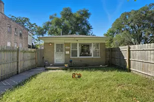 6712 S Evans Ave, Chicago, IL 60637 - Photo 1