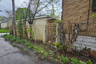 11920 S Calumet Ave, Chicago, IL 60628 - Photo 20
