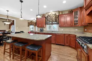 1 Crenshaw Ct, Bolingbrook, IL 60490 - Photo 6