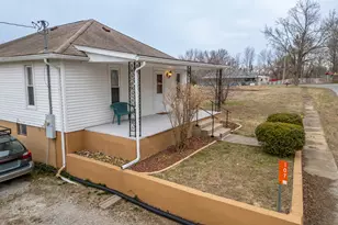 107 N Seminary St, Creal Springs, IL 62922 - Photo 2