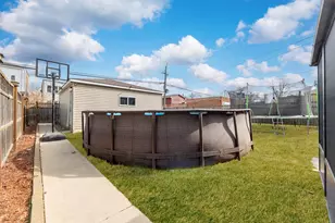 7931 S Paxton Ave, Chicago, IL 60617 - Photo 20