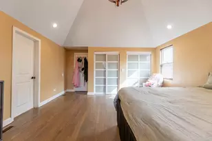 7931 S Paxton Ave, Chicago, IL 60617 - Photo 10