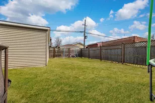 7931 S Paxton Ave, Chicago, IL 60617 - Photo 22