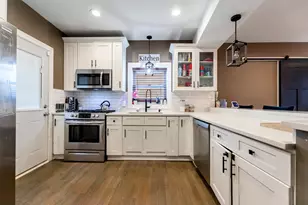 7931 S Paxton Ave, Chicago, IL 60617 - Photo 6