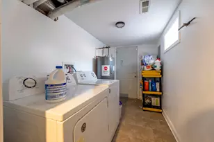 7931 S Paxton Ave, Chicago, IL 60617 - Photo 18