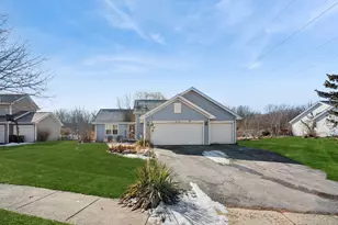 2119 Wynnwood Dr, Belvidere, IL 61008 - Photo 2