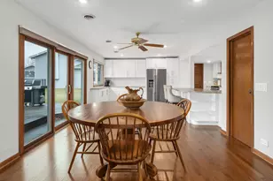 564 E Bryn Mawr Ave, Roselle, IL 60172 - Photo 8
