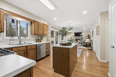 306 Lorraine Drive, Crystal Lake, IL 60012 - Photo 6