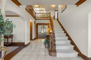 28W211 Cantigny Dr, Winfield, IL 60190 - Photo 2