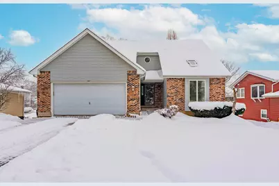 187 Hilltop Drive, Lake in the Hills, IL 60156 - Photo 2