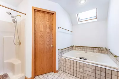 187 Hilltop Drive, Lake in the Hills, IL 60156 - Photo 18