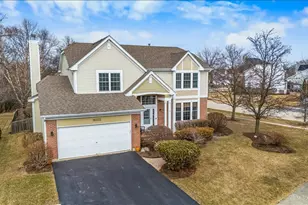 18500 W Aspen Ct, Grayslake, IL 60030 - Photo 2