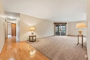 901 Butternut Ln, Mount Prospect, IL 60056 - Photo 4