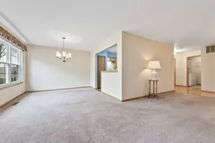 901 Butternut Ln, Mount Prospect, IL 60056 - Photo 6