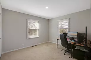 924 Shambliss Ln, Buffalo Grove, IL 60089 - Photo 16