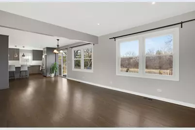 924 Shambliss Lane, Buffalo Grove, IL 60089 - Photo 8