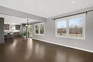 924 Shambliss Ln, Buffalo Grove, IL 60089 - Photo 8