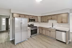 18135 Cherrywood Ln, Homewood, IL 60430 - Photo 8