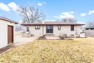 1101 Rooney Dr, Joliet, IL 60435 - Photo 4