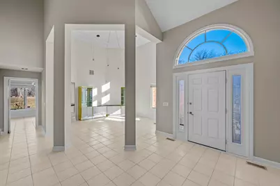 556 Rivershire Place, Lincolnshire, IL 60069 - Photo 2