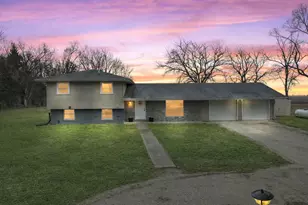 15795 E 2550 North Rd, Hudson, IL 61748 - Photo 2
