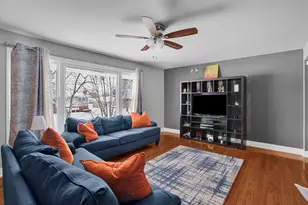 935 E 169th St, South Holland, IL 60473 - Photo 8