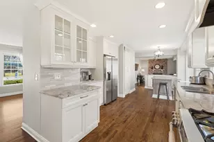 910 S 4th Ave, Libertyville, IL 60048 - Photo 6