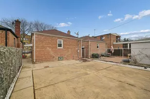 8133 S Saginaw Ave, Chicago, IL 60617 - Photo 24