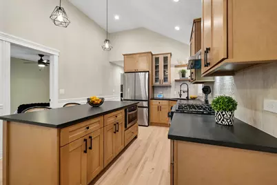 8133 S Saginaw Avenue, Chicago, IL 60617 - Photo 8