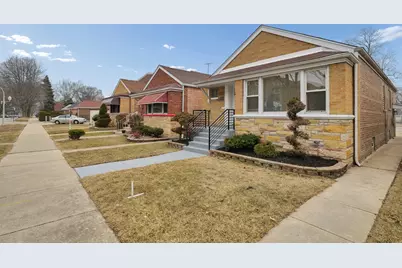8133 S Saginaw Avenue, Chicago, IL 60617 - Photo 2