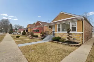 8133 S Saginaw Ave, Chicago, IL 60617 - Photo 2