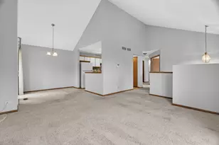 2750 Shelly Ln, Aurora, IL 60504 - Photo 4