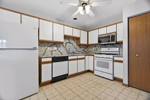 2750 Shelly Ln, Aurora, IL 60504 - Photo 10