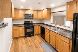 8728 S Rockwell Ave, Evergreen Park, IL 60805 - Photo 6