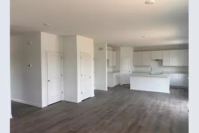 551 N Oak Street, Hinckley, IL 60520 - Photo 2